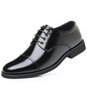 뜨거운 판매 - 남자 가죽 신발 비즈니스 캐주얼 남자 신발 2019 새로운 드레스 영국 가죽 증가, 정전기 방지