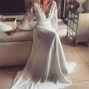 Sexig Deep V Neck Beach Dresses Long Julit Sleeves Spets En linje Applique Rygglös Chiffon Sash Sweep Train Wedding Clows Pplique