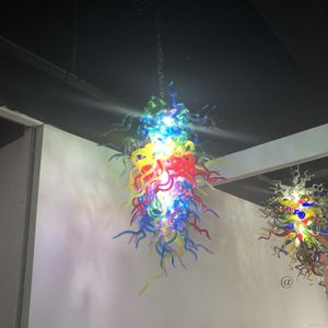 Vendita più recente Illuminazione Art Déco Lampadari moderni in vetro in stile Murano Lampade a fiori soffiate a mano Illuminazione a LED per soggiorno di hotel di lusso