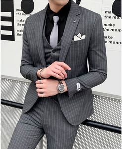 Brand New Grey Stripe Groom Tuxedos Notch Lapel Groomsman Bröllop 3 Piece Suit Fashion Men Business Jacket Blazer (Jacka + Byxor + Tie + Vest) 678