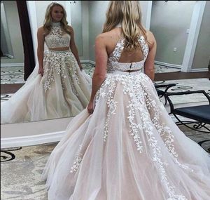 2018 Dwa kawałki Prom Dresses Frezowanie Talia Wysoka Neck Halter Otwarte Backless Aplikacje Koronki Linia Tulle Suknie Wieczorowe Formalna Party Nosić