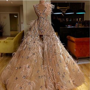 2020 Luxury Split Prom Dress Ball Gown Beading Chamgape Tulle Feather Crystal Classic Customizable Formal Aftonklänningar