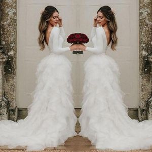 Abiti da sposa romantici con volant A Line 2019 Maniche lunghe Bottoni a V Abiti da sposa posteriori Abito da sposa formale con strascico