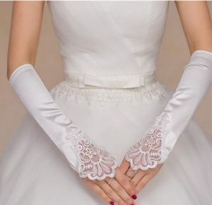 2019 New Barato Lace Fingerless Curto Luvas De Casamento Com Lantejoulas Contas Para O Casamento Da Noiva Luvas de Noiva Em Estoque Frete Grátis