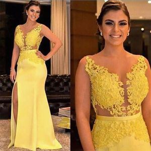 Charmoso amarelo mãe da noiva vestidos de renda apliques frisado formal divisão cetim vestidos de noite vestido de convidado de casamento