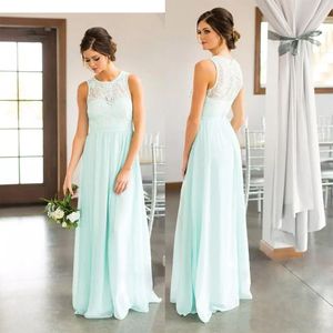 Mint Green Lace Country Bridesmaids Dresses Long Sheer Jewel Neck Chiffon Bröllop Gästklänning Golvlängd Billiga Maid of Honor Grows BD9066