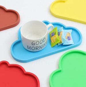 Nette bunte Wolke Form Silikon Tasse Untersetzer Becher Matte Geschirr Home Küche Zubehör Kostenloser Versand