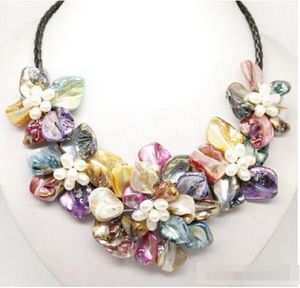 SPEDIZIONE GRATUITA + Splendida nuova collana di perle di conchiglia barocca multicolore con cinque fiori sbocciati 18 