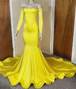 New Arrival Yellow Mermaid Prom Dresses Off Ramię Długie Rękawy Satin Sweep Pociąg Formalna Sukienka Evening Wear Robes De Soirée Kleider