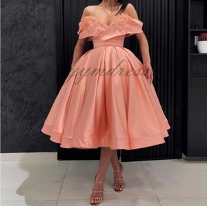 New Short Cocktail Homecoming Dresses Off-Shoulder Zipper Back Lace Appliqued Beaded Prom Klänningar Formella Party Gowns