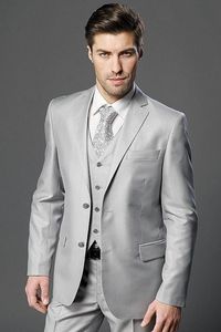 Silver Gray Groom Tuxedos Нотч дружки свадебные Смокинги Мужская мода Пром куртка Blazer 3 шт Костюм (куртка + штаны + Tie + Vest) 159