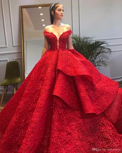 Elegant röd quinceanera klänningar lager ruffles puffy av axel spets applikationer pärlor paljetter formella prom pagenat quinceanera kappor