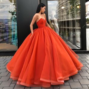 2022 Ball Gown Abiti Quinceanera Corsetto increspato Burnt Organza Lace Up Back Puffy Long Sweet 16 Abiti con scollo a V Abiti da sera da ballo formale