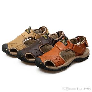 Nyaste män Sandaler Äkta Läder Designer Casual Skor Luxury Slide Sommar Fashion Wide Flat Slippery Beach Sandals Paket Toes Slipper