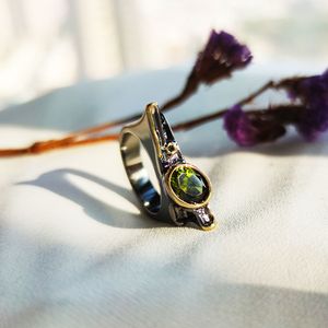 Длинная форма fashion-Прохладное кольцо пистолета черных ювелирных изделия Зеленый камень Коктейль Кольцо Девушка украшение