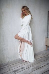 2019 A-Linie Krepp-High-Low-Boho-Brautkleid mit langen Ärmeln und tiefem Rücken, informelle, einfache, elegante Empfangskleider nach Maß