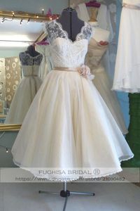 Decote em V 50, 60 retro curto vestido de casamento Custom Made joelho Primavera-Verão Vestido de Noiva com Feito à Mão Flores