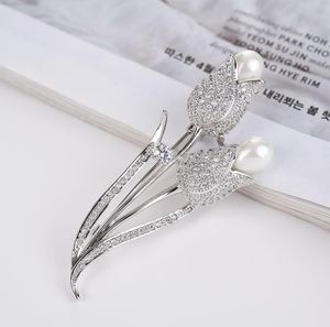 Fashion- small fragrance pearl pendant pin brooch female stars digital five-breasted four-leaf clover shawl buckle D letter wild S890
