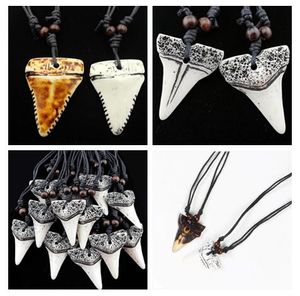 Multi -stilval 12st/Lot Imitation Yak Bone Carving Shark Tooth Charm Pendant Wood Pärlor Halsband Amulet Gift Men's Fashion Halsband