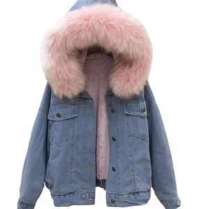 女性のフェイクレザージーンズジャケット冬の厚いジャンジャケットのファックスファーカラーフリースフード付きデニムコート女性暖かいデニムのアウトー