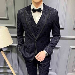 Lyxig design Mäns Bröllop Tuxedos Peaked Lapel Floral Pattern Groom Wear Suits för Prom One Knapp Formell Blazer (Jacka + Vest + Byxor)