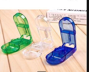 200pcs Pill Cutter Splitter Halbspeicherabteil Box Medizin Tablet-Halter-Ausgangsaufbewahrungsbehälter 3 Farben # 36587