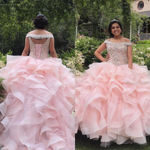 ピンクのビーズのクリスタルティアQuinceanera Promドレスオーガンザティアードボールガウンイブニングパーティー甘い16ドレス