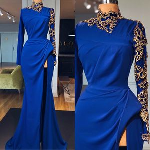 Royal Blue Mermaid Evening Dresses High Neck Långärmad Sida Split Gold Appliques Prom Gowns Arabiska Special Occasion Party Dress