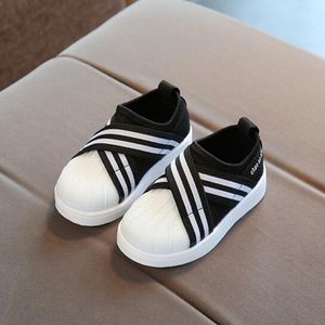 Hot Selling 2 Färger Svart Vit Barnskor Toddler Baby Boys Flickor Andas Mjukt Bottom Infant Canvas Skor Första Walkers