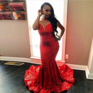 Sparkly Red Mermaid Black Girls Prom Dresses Long Sheer Jewel Neck Abito formale con paillettes Sweep Train Beaded Plus Size Abiti da sera