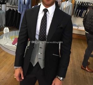 I più nuovi due bottoni Groomsmen Picco risvolto Smoking dello sposo da sposa Abiti da uomo Matrimonio / Ballo / Cena Uomo Blazer Giacca Cravatta Gilet Pantaloni 970