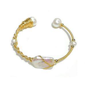 バロックの天然の新鮮な水の形の真珠。オリジナルの韓国風ブレスレット気質ジョーカーパーソナリティブレスレットジュエリー。