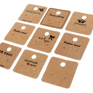 100 st/parti 4*4 cm tomt Kraft Paper Earring Cards Hang Tag Jewely Display Ear Stud Cards Favor Label Tag Can Custom Logo