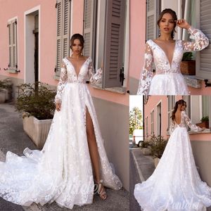 2020 Bohemian Bridal Dresses V Neck Appliqued Långärmad Bröllopsklänning Backless High Split Ruffle Sweep Train Robes de Mariée