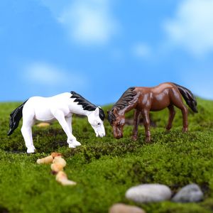 Mini 4pcs Cavalos Garrafa Decoração Fontes de fadas Jardim Micro Paisagem enfeites de resina Artesanato Decorações Stakes Craft Para Casa