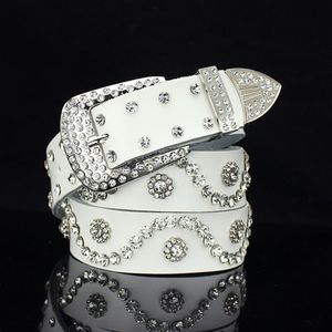 Designer de moda super luxo brilhante belo diamante zircão flor mulher branca cinto de couro 110 centímetros 3,6 pés 16 modelos