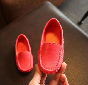 Barnskor Moccasins 2020 Ny Kvinna Manlig Barn Läder Barn Single Skor Baby Brand Casual Gratis Frakt Sneakers