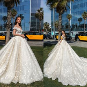 2020 Crystal Design Ball Gown Bröllopsklänningar Sheer Jewel Neck Appliqued Beaded Lace Bridal Gowns Custom Made Abiti da Sposa