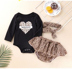 2020 Nowy Baby Girl Valentine Day Zestawy odzieżowe 0-12 miesięcy Noworodka Infant Romper Spódnica Bawełna Romper + Leopard Ruffle Spodenki + Headband = 3 sztuk / zestaw