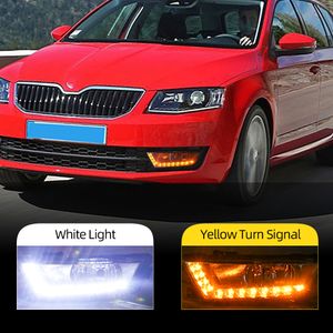 Skoda Octavia A7 MK3 2014 2015 2016 LED DRLランニングライトフォグライトカバーをターンシグナル付きLED DRLの車の2PCSカーデイライト