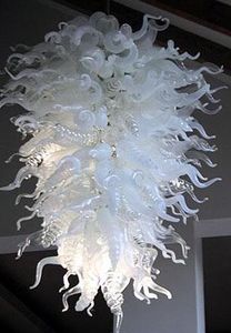 Lampade Lampadari in vetro soffiato a bocca al 100% Lampadario a sospensione in vetro di colore bianco Art Famoso lampadario per la decorazione della casa