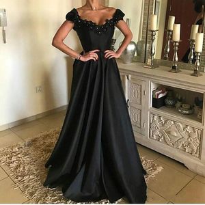 Sexig off-shoulder svart aftonklänningar blommor pärlstav eleganta formella klänningar a-line satin afrikanska kvinnor prom klänningar