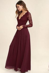 Abito da damigella d'onore in chiffon bordeaux a maniche lunghe stile country occidentale con scollo a V e schiena nuda, abiti da festa di nozze con top in pizzo da spiaggia