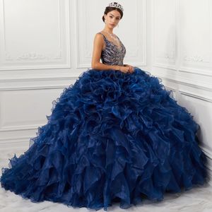 Marineblaues Ballkleid mit Perlen, V-Ausschnitt, kaskadierende Rüschen, Organza-Abschlussballkleider, Sweep-Zug, Sweet-15-Kleid