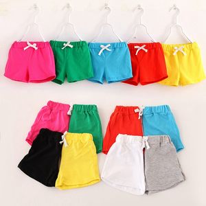 Barn designer kläder bomull toddler pojkar strand shorts godis färg tjejer sport trosor boutique sommar baby kläder 9 färger dhw546