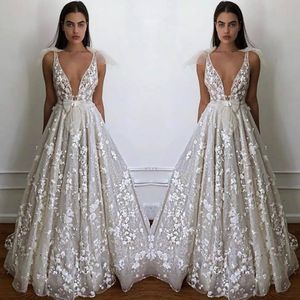 セクシーな深いVネックの花のウエディングドレス魅力的な弓スパゲッティストラップガウンカスタムメイドのAラインの長い花嫁のドレス