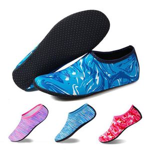 Plaj Su Sporları Tüplü Dalış Çorap 5 Renkler Yüzme Şnorkelsiz Kaymaz Sahil Plaj Ayakkabı Nefes Sörf Çorap Kum Çizgili