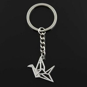 20st / Lot Key Ring Keychain Smycken Silverpläterad Origami Paper Cranes Charms Pendant för nyckeltillbehör 23x29mm