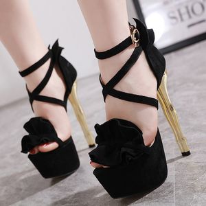 16cm Rom Style Black Suede Ruffles Cross Strappy Platform High Heel 16cm Designer Pumpar Bröllop Skor Mode Luxury Designer Kvinnor Skor