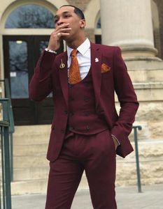 Doskonałe Burgundia Groom Tuxedos Notch Lapel Groomsman Wedding 3 Piece Suit Popularne Mężczyźni Business Prom Jacket Blazer (Kurtka + spodnie + krawat + kamizelka) 6